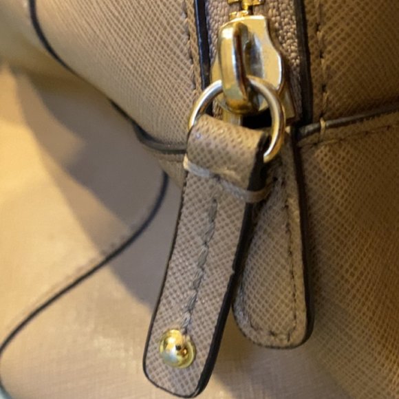 Michael Kors Satchel- Kaki - Large - Picture 5 of 11